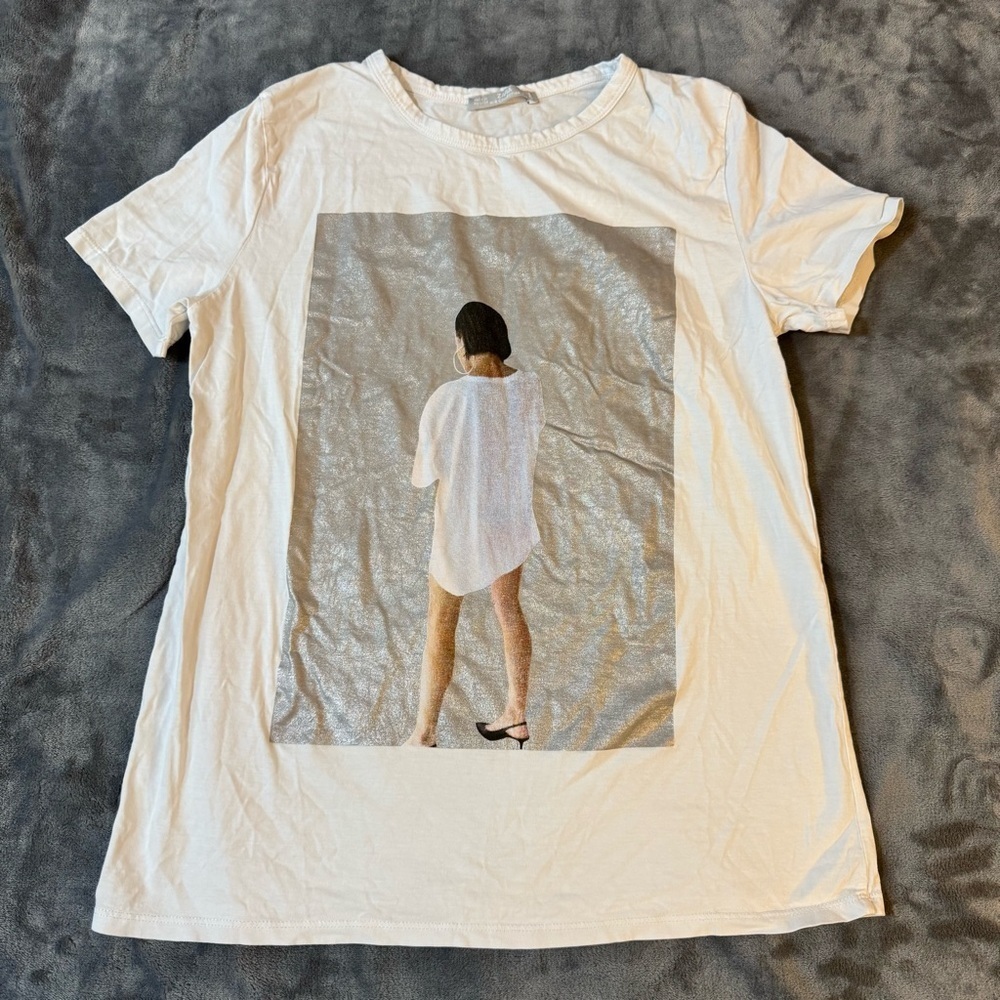 🌟5 for $25 | Zara W/B Collection White Tee with Artistic Graphic

#1249